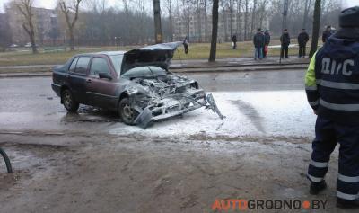 В Гродно «Фольксваген-Венто» врезался в другой автомобиль и загорелся