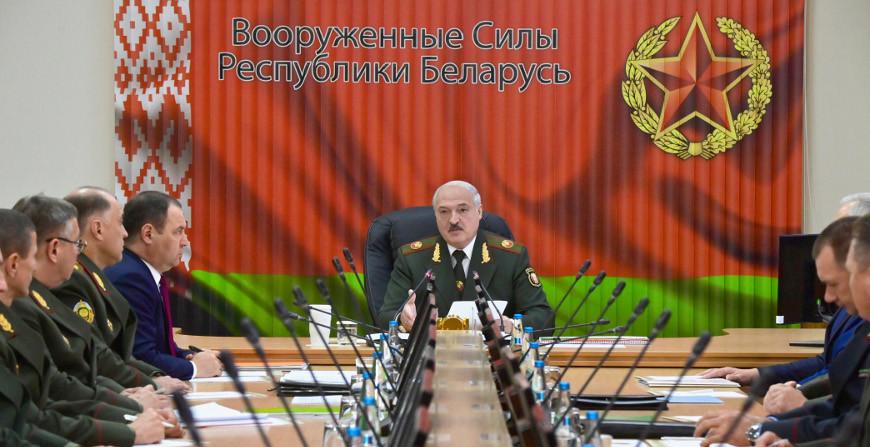 Александр Лукашенко собрал совещание по военной безопасности