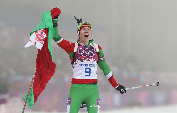 Дарья Домрачева выиграла золото в гонке преследования по биатлону