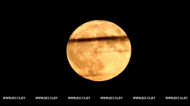 Фотофакт: Жители Гродно 3 декабря могли наблюдать суперлуние