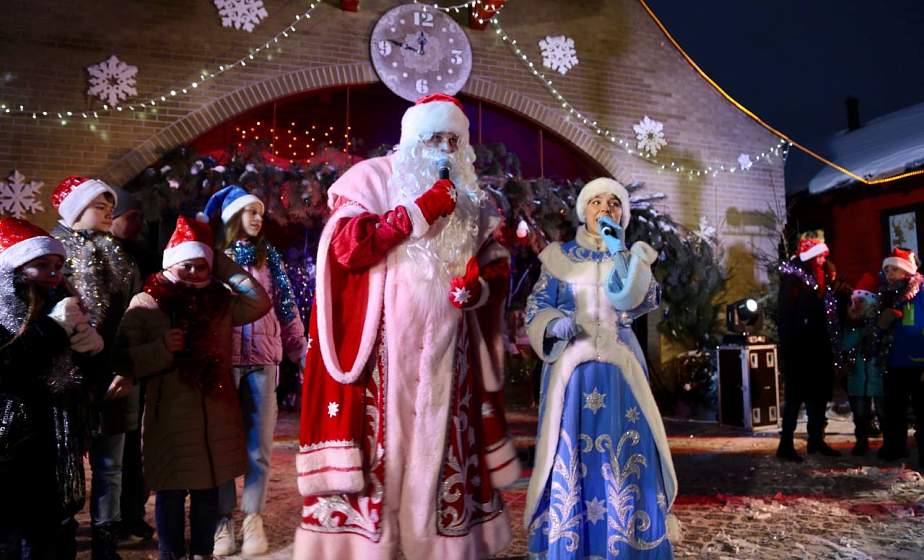 Lights were turned on the Christmas tree and meeting was held with the fabulous residents of the  estate. The season at the estate of Santa Claus was reopened in Grodno