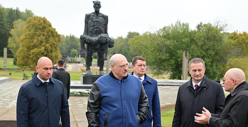 Как Хатынь стала символом скорби и почему у Александра Лукашенко особое отношение к таким знаковым местам