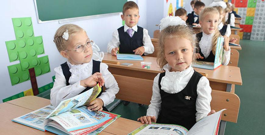 Школы и гимназии Беларуси начинают прием детей в 1-е классы