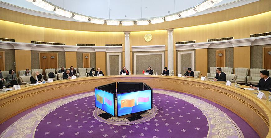 Экспозиции и литературный центр. Как Беларусь и Китай будут развивать сотрудничество в издательской сфере