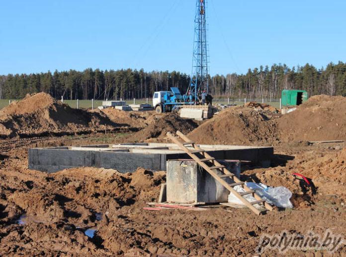 В горпоселке Мир продолжается строительство станции обезжелезивания