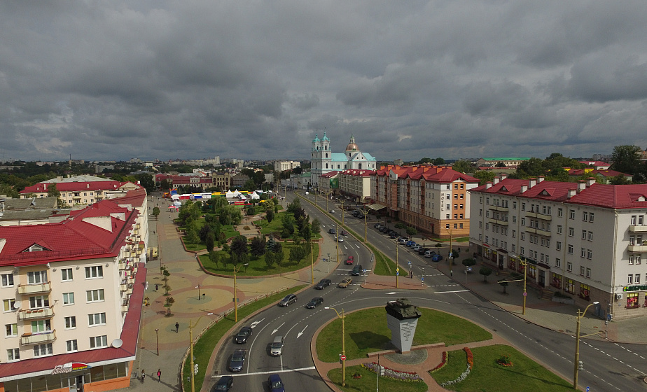 Строить нужно, опираясь на крепкий фундамент, который у нас в стране есть