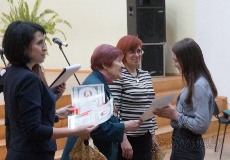 Память в сердцах жива. Более 60 учащихся школ Октябрьского района Гродно приняли участие в районной викторине «Они разделили судьбу Хатыни» 