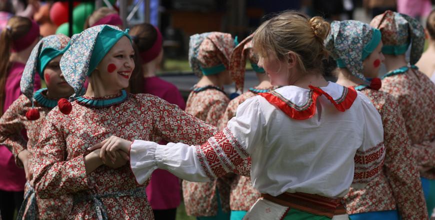Фотофакт: Фестиваль народного творчества прошел на шлюзе "Домбровка"