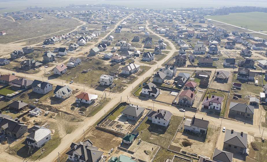 Почти в 70 раз выше первоначальной. В Гродно участок под строительство домов-таунхаусов продан за 140 000 рублей
