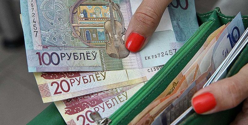 Вытащила из кармана 130 рублей. В Гродно девушка обокрала подругу во время застолья