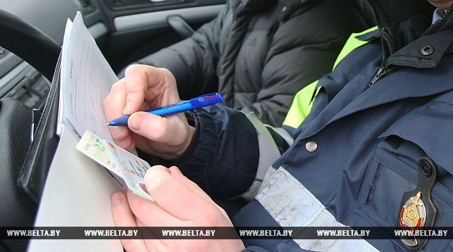 В Беларуси планируется пересмотреть ответственность за превышение скорости и забытые права