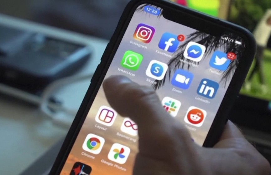 В США блокируют доступ к популярным социальным сетям WEchat и TikTok 