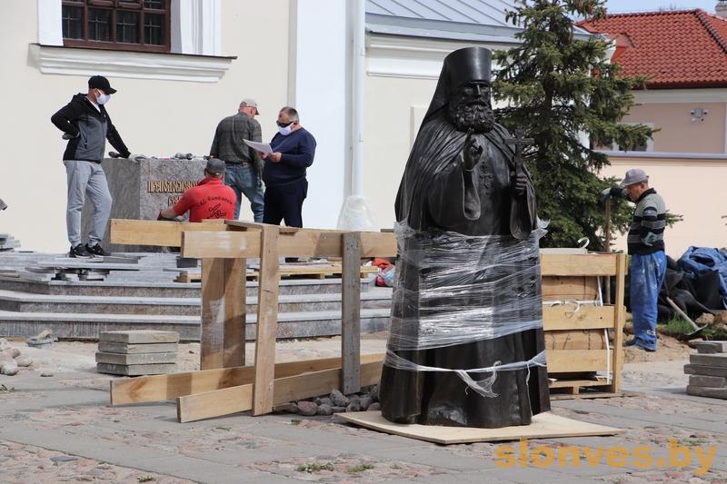 Памятник преподобному Серафиму Жировичскому устанавливают в Жировичах
