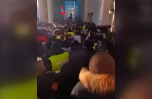 В Монголии из-за угольного скандала начались акции протеста