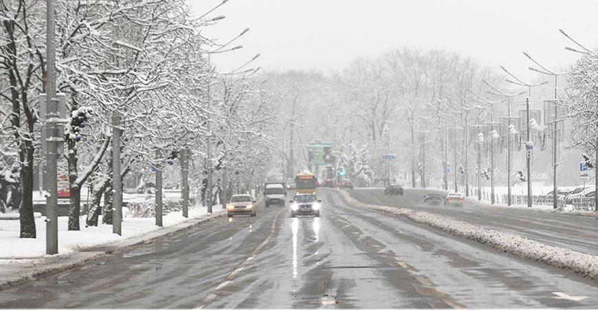 ГАИ призывает быть предельно осторожными при гололеде и мокром снеге