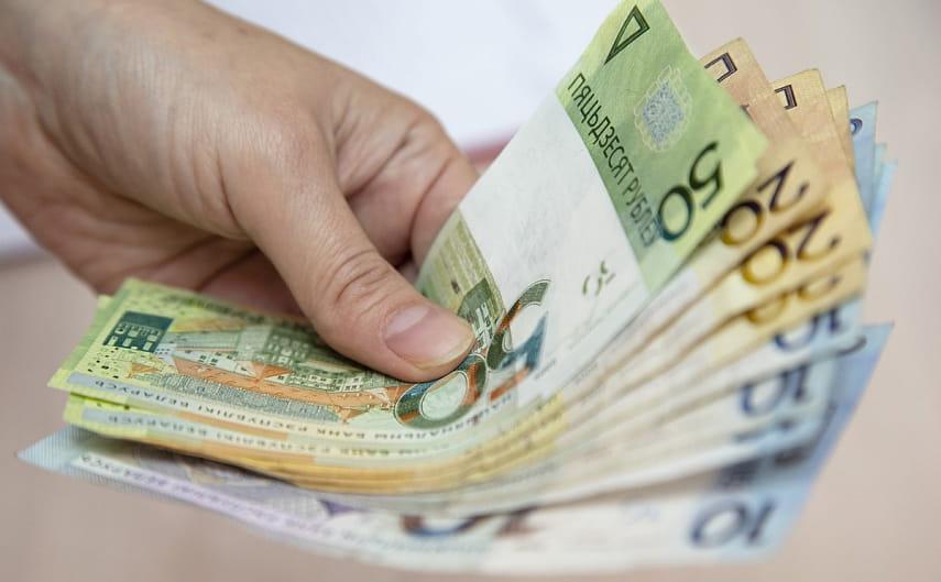В Слонимском районе выплачивали зарплату в конвертах