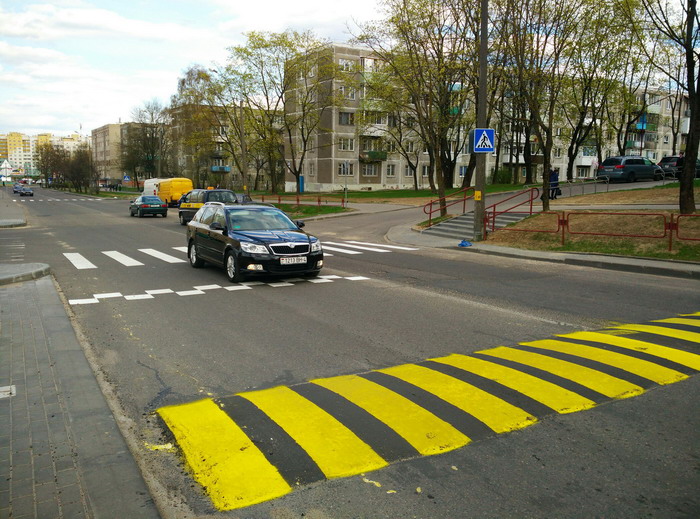 У школ и детских садов обновят дорожную разметку