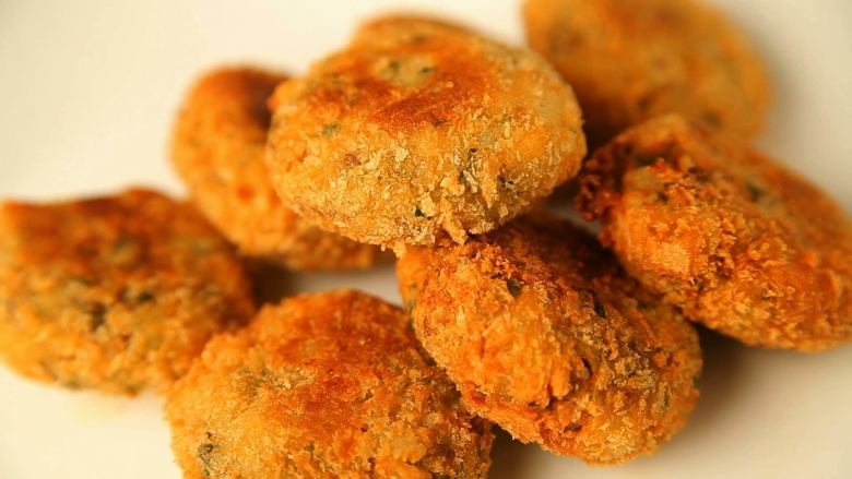 Продукция с «сюрпризом». В одном из торговых объектов Лидского района инспекторы обнаружили рыбные котлеты с плесенью