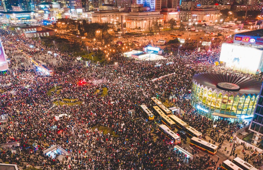 ФОТОФАКТ: в Польше проходит масштабный протестный марш «На Варшаву»