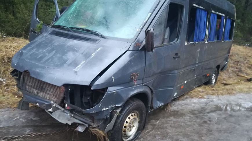 Под Сморгонью перевернулась маршрутка: пострадали 8 человек