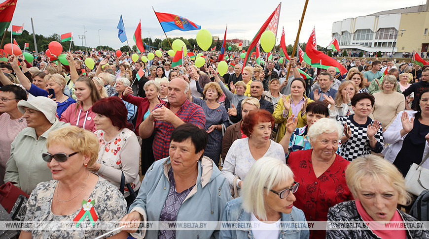 ФОТОФАКТ: Митинг "Не дадим развалить страну" прошел в Лиде