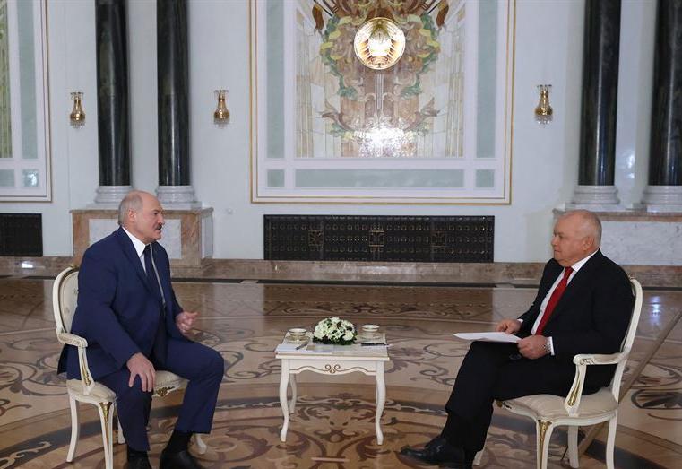 Александр Лукашенко не исключает размещения в Беларуси российского ядерного оружия