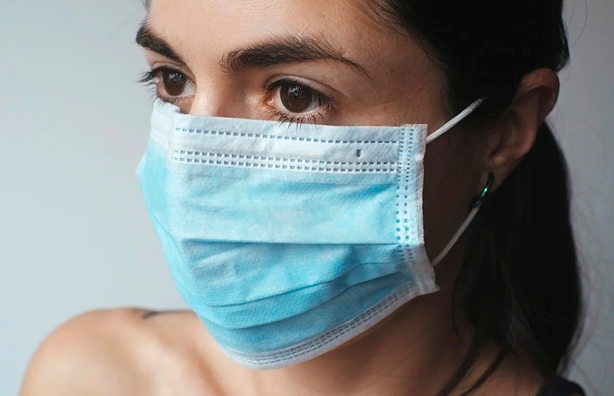 Как COVID-19 влияет на внешность, рассказали переболевшие 