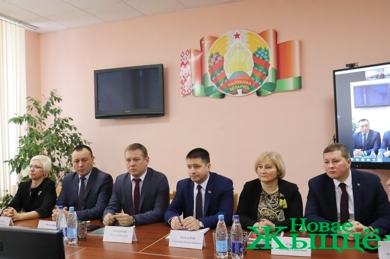 Молодёжный телемост с участием заместителя министра образования Александра Кадлубая по обсуждению проекта Конституции прошёл в Новогрудке