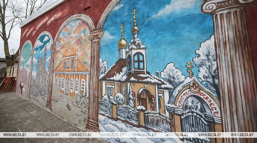 Церковь, костел, мечеть и синагога: в Ивье появился мурал, представляющий четыре конфессии