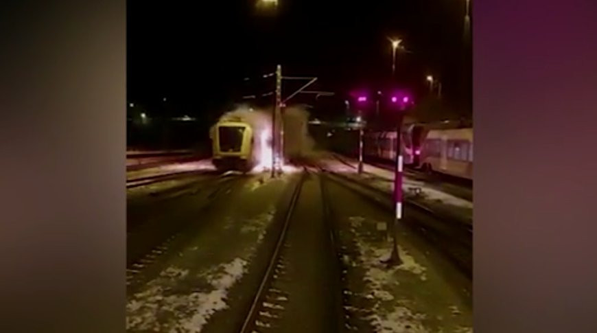 Пожарным Германии пришлось догонять горящий поезд, чтобы потушить