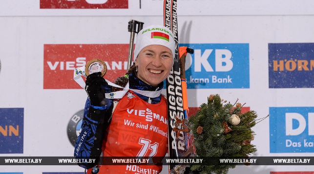 Дарья Домрачева победила в спринте на втором этапе КМ в Хохфильцене