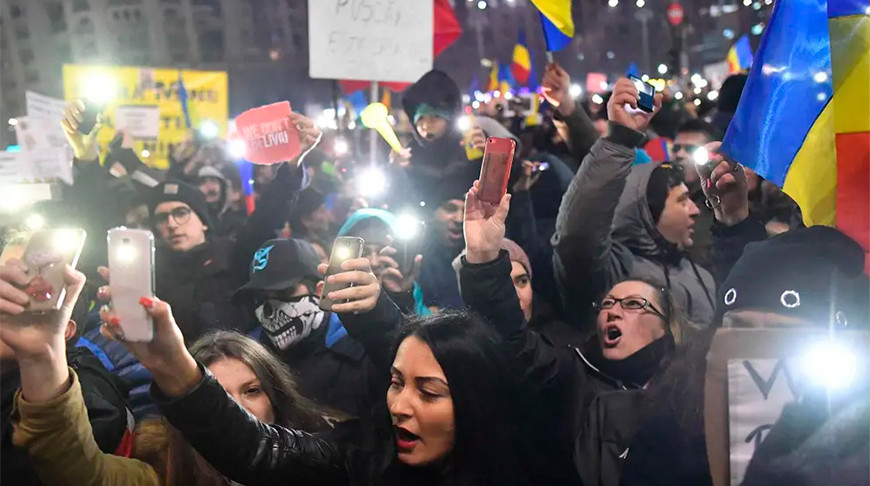Протесты из-за ковид-ограничений в Румынии переросли в стычки с жандармами