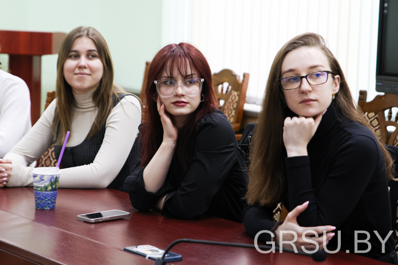 «Семья как ценность в современном мире»: в ГрГУ имени Янки Купалы состоялась диалоговая площадка для молодых специалистов