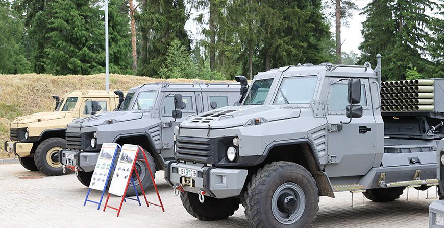 Александр Лукашенко в Оршанском районе посетил предприятия ВПК