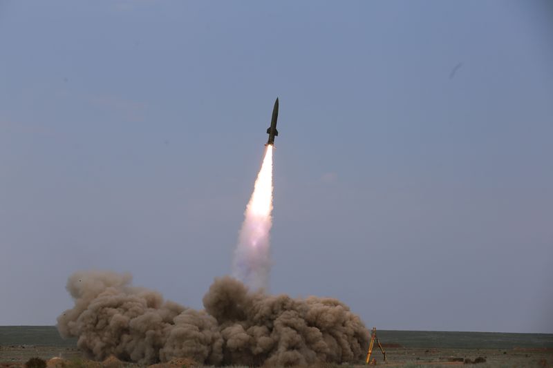 Белорусские ракетчики выполнили боевые пуски из реактивных систем залпового огня «Полонез» на полигоне Сары-Шаган