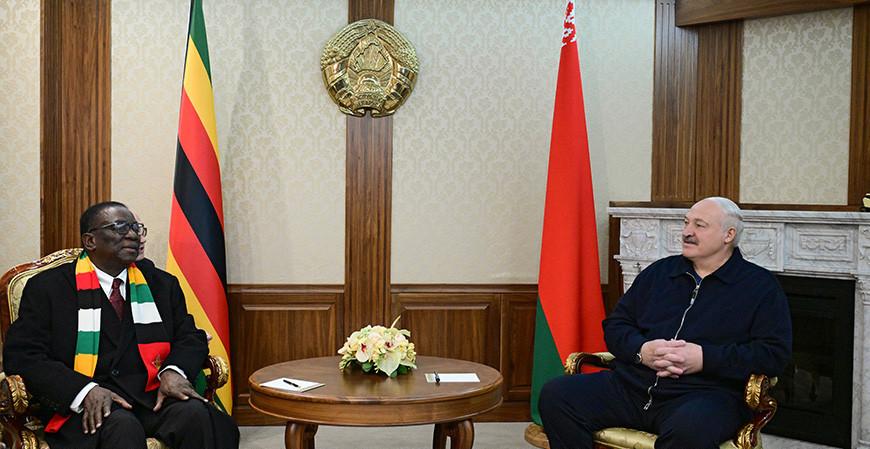 Александр Лукашенко проводил Президента Зимбабве в аэропорту