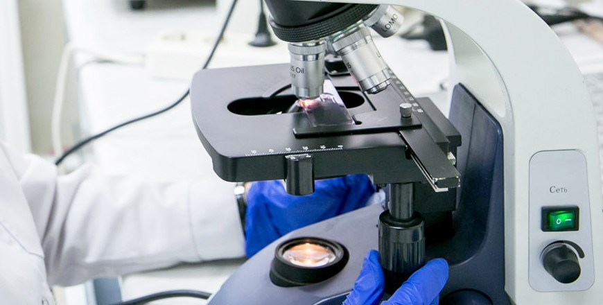 Ученые утверждают, что даже легкая форма COVID-19 уменьшает объем мозга