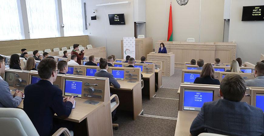 Откровенный разговор состоялся у Натальи Кочановой с участниками национального конкурса "Команда будущего"