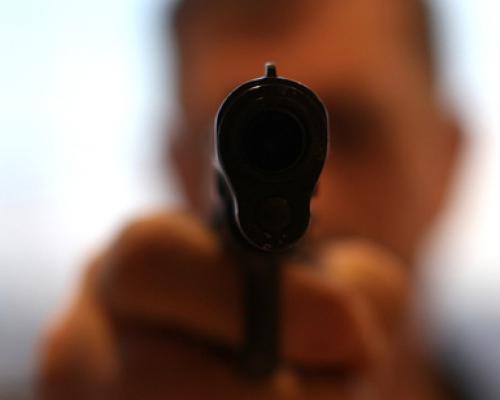В Гродно мужчина спровоцировал конфликт с курьером пиццы, представившись сотрудником милиции