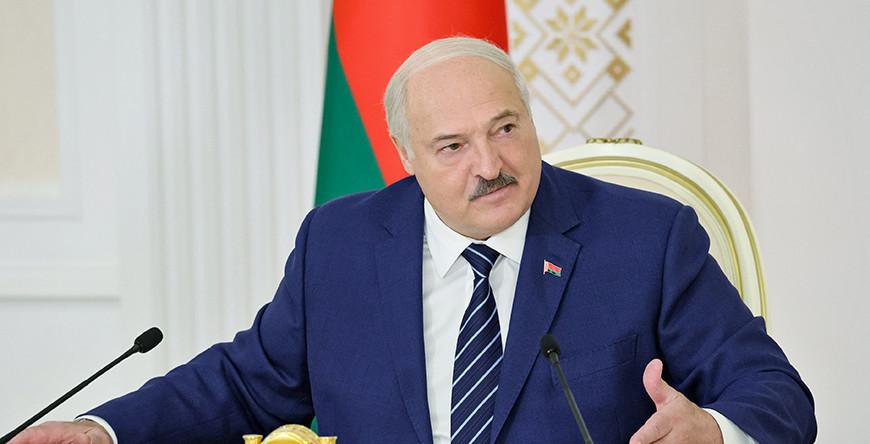 Политический штаб, остросюжетный разбор на "Беларусьфильме", дроны и молочные берега. Итоги недели Президента