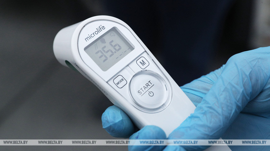 Контактным по COVID-19 в первую очередь нужно отслеживать температуру - медик