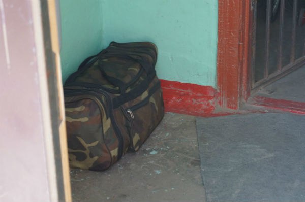 В Сморгони женщина забыла сумку с вещами в подъезде, а проходивший рядом мужчина забрал ее себе