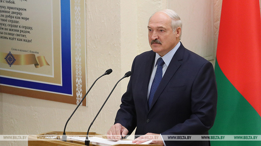 Александр Лукашенко о важнейшей задаче белорусской медицины, зарплатах, жилье и кадрах