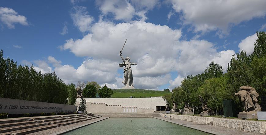 Александр Лукашенко и Владимир Путин возложили цветы на Мамаевом кургане