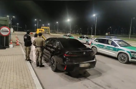 Белоруска на люксовом седане жестко прокололась на польской границе