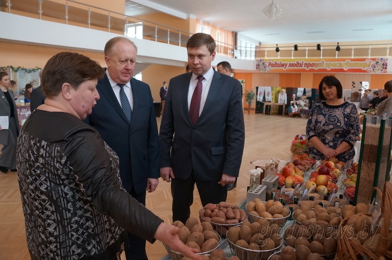 Более пятисот тружеников разных профессий в социально-культурной сфере собрались в Щучине на районный  слет передовиков производства «Слава человеку труда!»