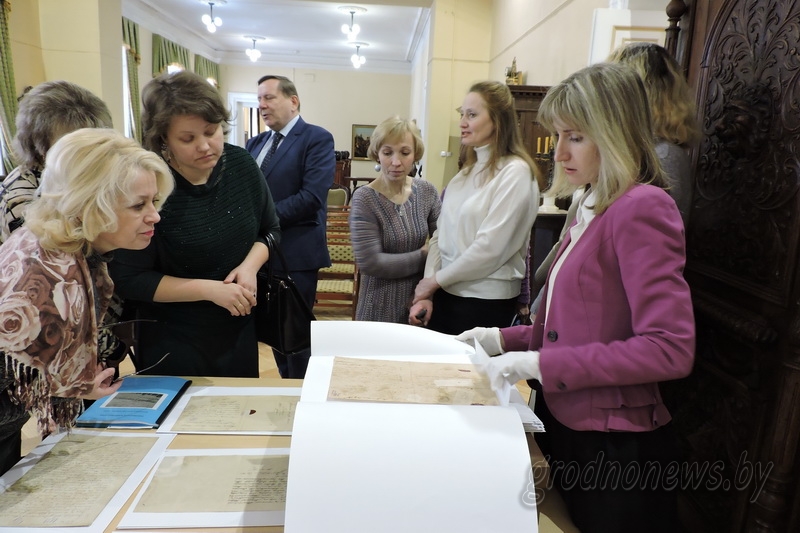 У Гродна пасля рэстаўрацыі прадставілі дакументы з архіва Брыгіцкага касцёла