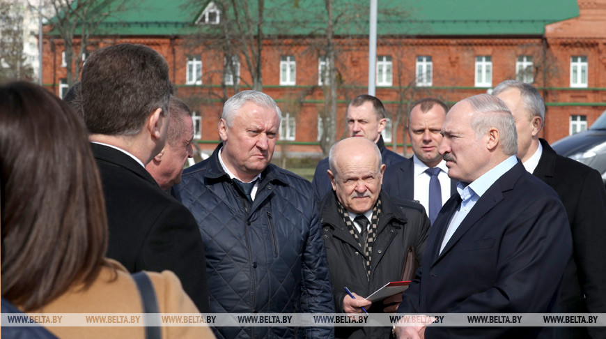 "Все хотят укусить Беларусь" - Александр Лукашенко прокомментировал критику подходов к борьбе с коронавирусом
