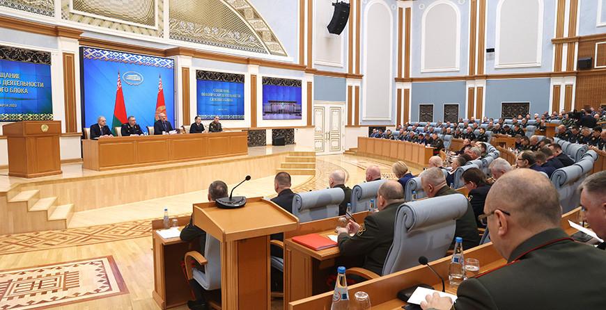 Александр Лукашенко собрал обещанное большое совещание с силовым блоком