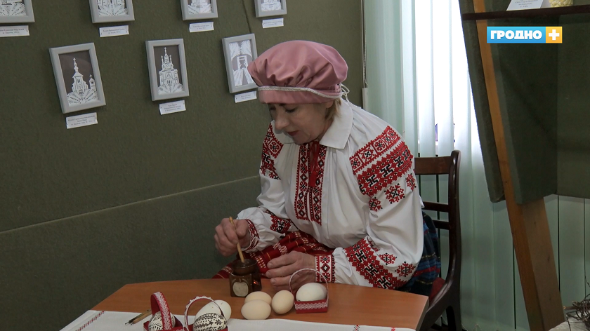 Соломенный "паук" и расписные страусиные яйца. Что ещё можно найти на выставке мастеров ремёсел в центре народного творчества